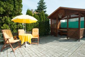 Patio alebo iná vonkajšia časť ubytovania Oleander Apartman