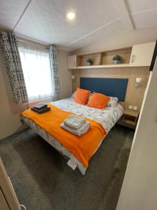 Posteľ alebo postele v izbe v ubytovaní Boggy Creek - lodge with hot tub