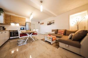 Kuchyň nebo kuchyňský kout v ubytování Apartmani Lelu