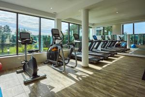 A Hoteli - Grand&Sky Hotel Tornik的健身中心和/或健身设施