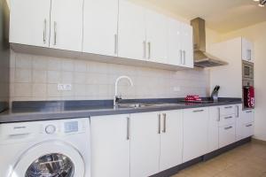 Kép Beautiful 2-Bed Villa in Playa Blanca -Rosa Blanca szállásáról Playa Blancában a galériában Még 19 kép