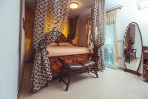 Tempat tidur dalam kamar di Villa Mika Near Ialysos Beach