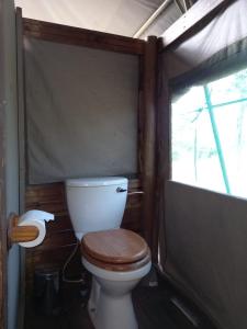 Ett badrum på Mankwe Camping