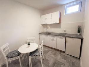Kuchyň nebo kuchyňský kout v ubytování Apartmani Divić + 35 fotografií