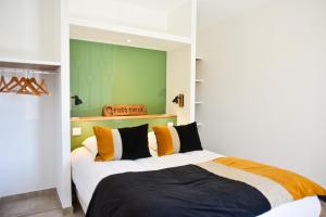 A bed or beds in a room at Casa di Neshama Gabriella
