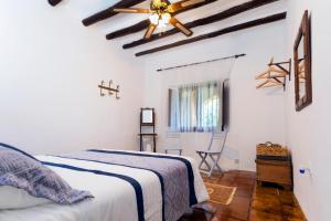 A bed or beds in a room at Casa El Lagarillo con Piscina privada