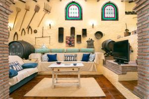 A seating area at Casa El Lagarillo con Piscina privada