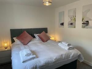 En eller flere senger på et rom på Luxury Two Bed Apartment in the City of Ripon, North Yorkshire