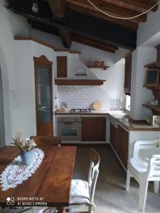 Kuchyň nebo kuchyňský kout v ubytování Casa Renacci