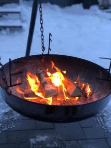 a grill with some food cooking over a fire at Villa Vihti in Ojakkala