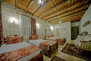 Postel nebo postele na pokoji v ubytování Elysee Cave House + 37 fotografií