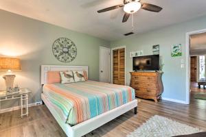 A bed or beds in a room at Fort Walton Coastal Retreat with Yard Walk to Beach