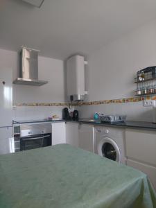 a kitchen with a washing machine and a dishwasher at Disfruta in Rafelcofer