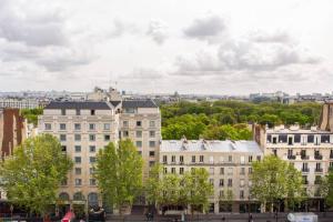 vistas a una ciudad con edificios y árboles en prox.Gare Montparnasse-galeries lafayette! 4pers., en París
