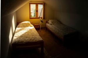 Rúm í herbergi á Zlatar duplex