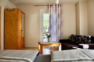Postel nebo postele na pokoji v ubytování Ferienwohnung am Weinberg