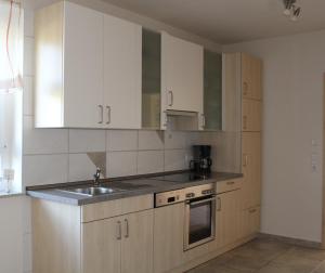 Kuchyň nebo kuchyňský kout v ubytování Ferienwohnung am Weinberg