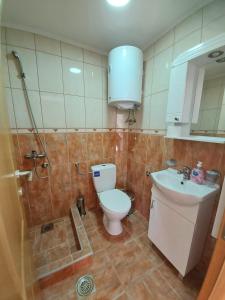 Koupelna v ubytování Apartmani Tarsko Jezero Nova Vezanja + 37 fotografií