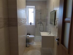 A bathroom at Malinowa 36 Apartamenty