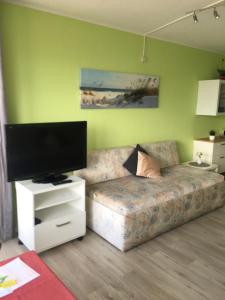 a living room with a couch and a flat screen tv at Laboe-Hafen in Laboe