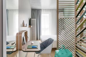 Posezení v ubytování OKKO Hotels Nice Aéroport