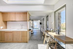 Kuchyň nebo kuchyňský kout v ubytování Tinos Dove Suites