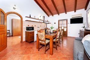 Kuchyň nebo kuchyňský kout v ubytování House Ulika