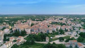 Nespecifikovaný výhled na destinaci Bale nebo výhled na město při pohledu z apartmánu