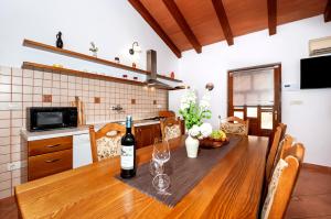 Kuchyň nebo kuchyňský kout v ubytování House Ulika