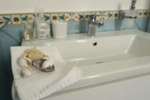 Ванная комната в Levante - lovely flat with terrace & sea view
