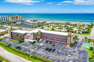 A bird's-eye view of Mariners Cove 302