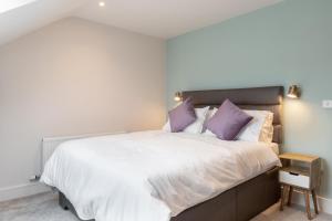Letto o letti in una camera di The Hawthorn Rooms Dingle