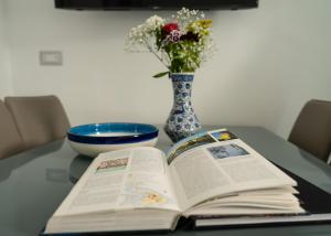 Гостиная зона в Grecale - amazing apartment with patio and sea view