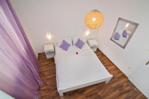 Postel nebo postele na pokoji v ubytování Apartmani i sobe Josica