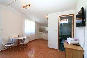 Kuchyň nebo kuchyňský kout v ubytování Apartmani i sobe Josica