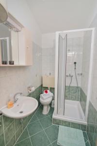 Koupelna v ubytování Apartmani i sobe Josica