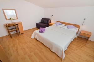 Postel nebo postele na pokoji v ubytování Apartmani i sobe Josica