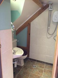 Kúpeľňa v ubytovaní Greencourt Loft - The Cotswold Way, Stroud