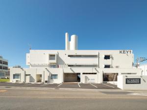 a white building with a key sign in front of it at SHIRAHAMA KEY TERRACE SEAMORE RESIDENCE - Vacation STAY 35168v in Kanayama