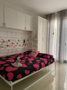 Posteľ alebo postele v izbe v ubytovaní BADAROSA House10min to BARCELONA City&NearTo BEACH