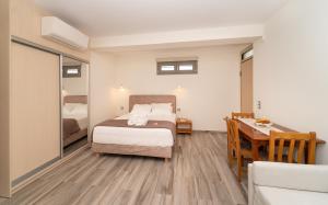 Postel nebo postele na pokoji v ubytování CARLOS MANSION LUXURY SUITES