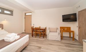 Postel nebo postele na pokoji v ubytování CARLOS MANSION LUXURY SUITES