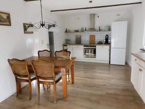 a kitchen with a wooden dining table and chairs at Alte Schmiede Neustadt in Neustadt an der Weinstraße