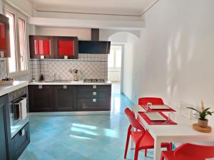 A kitchen or kitchenette at Casa Atena