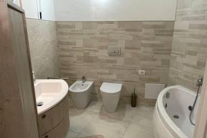 A bathroom at Giorgia&Greta- relax casa vacanze