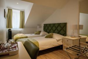 Ένα ή περισσότερα κρεβάτια σε δωμάτιο στο Hôtel du Raisin