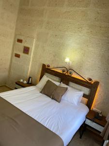 A bed or beds in a room at Zuwinasa House Hotel