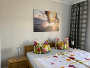 a bedroom with two beds and a painting on the wall at Ferienwohnungen auf Rügen in Binz