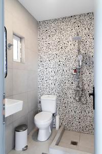 A bathroom at Seaside Suites