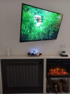 a flat screen tv above a fireplace with a television above it at WWA SUNLIGHT VIBES in Sinaia